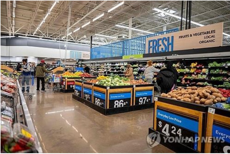 1월 미국의 소비자물가지수(CPI)가 4년 10개월만에 최저치를 기록했다. 사진=월마트매장, AFP, 연합뉴스