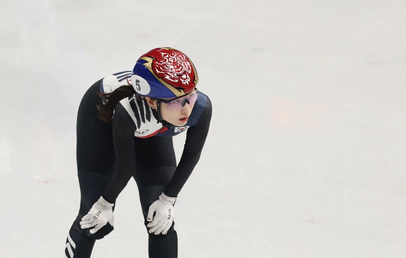 숨 고르는 최민정. 사진(밀라노=연합뉴스)