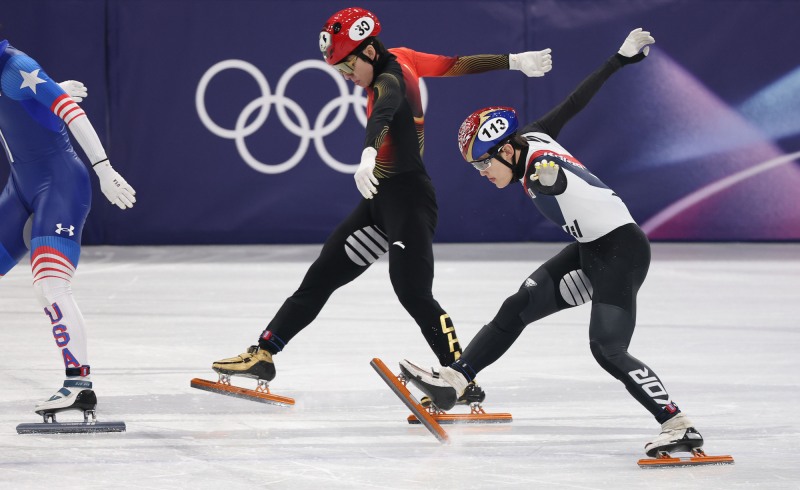 결승선 다리 뻗는 임종언. 사진(밀라노=연합뉴스)