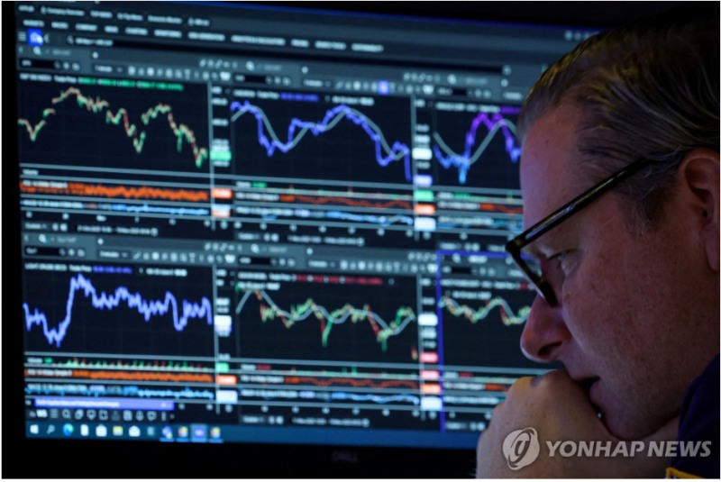 빅테크기업들은 최근 AI에 천문학적인 돈을 투자하느라 자사주 매입이 후순위로 밀리고 있다는 지적이 나왔다. 사진=연합뉴스