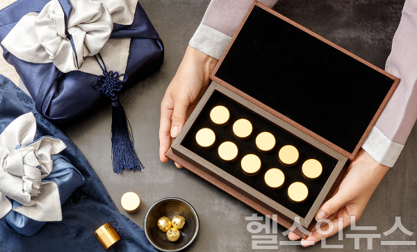 약을 복용 중이라면 건강기능식품도 약물과 상호작용할 수 있어 섭취 전 확인이 필요하다. (사진 제공=클립아트코리아)