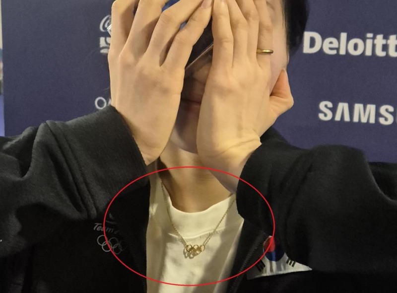 두 번째 오륜기 금목걸이 차고 두 번째 금메달 도전하는 김길리. 사진(밀라노=연합뉴스)