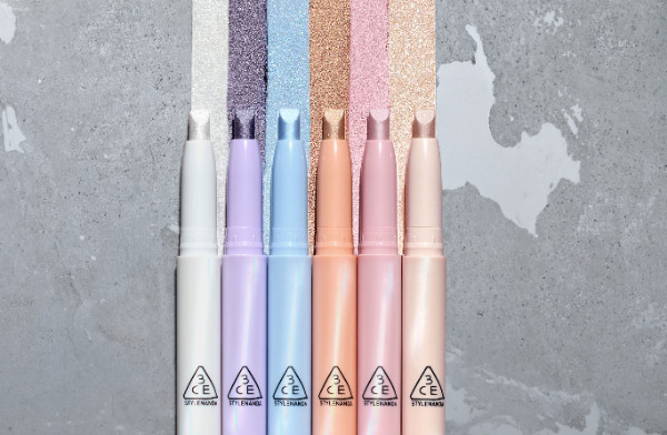 스틱형 아이섀도우 '아이 스위치 스틱' (사진제공:3CE)