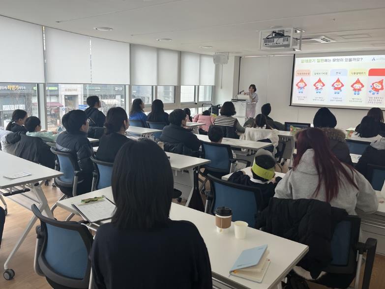 파주시 운정보건소, 아토피 환아 가족 대상 ‘아로마 교실’로 체험형 건강 지원 (이미지 제공=파주시)