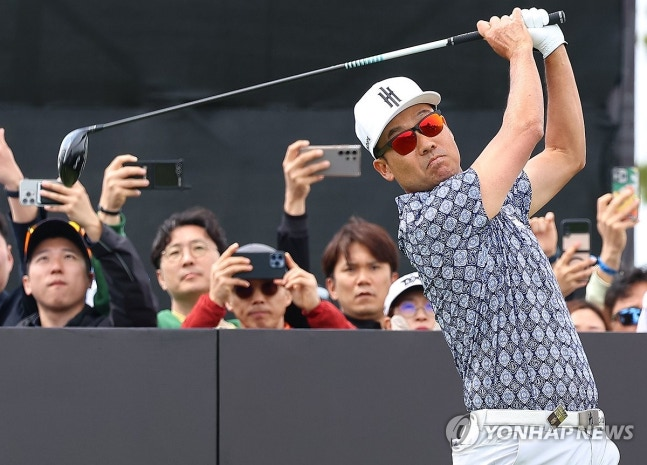 티샷하는 케빈 나 / 사진=연합뉴스