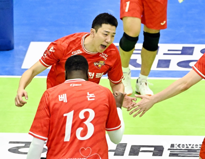 한국전력 권영민 감독, 6라운드 좋게 시작할 수 있어서 좋다... 신영석 "다음 현대캐피탈전서 기적 기대"