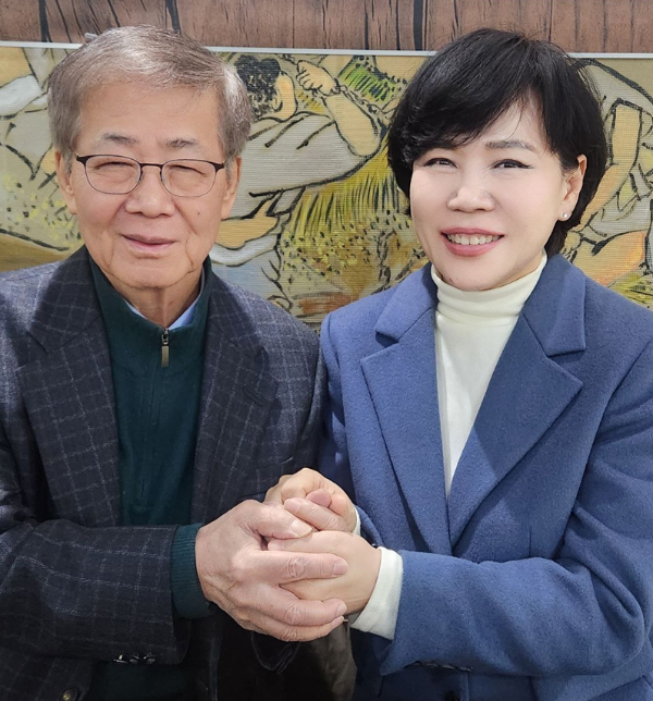 고려대 명예교수이자 前 민주당 공천관리위원장을 지낸 임혁백 교수가 전현희 의원 후원회장을 맡으며, 그에게 힘을 실어주고 있다.