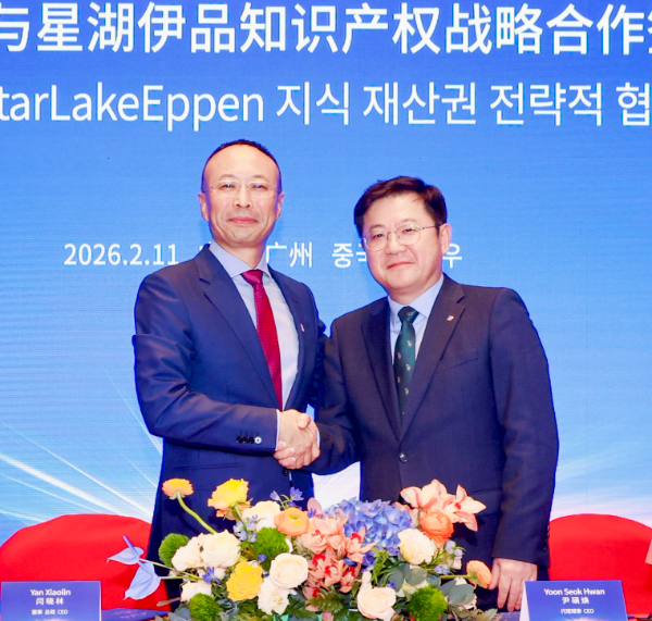 협약식 기념사진 (좌)엔 샤오린(Yan Xiaolin) 싱후이핀 대표, (우)윤석환 CJ제일제당 대표.