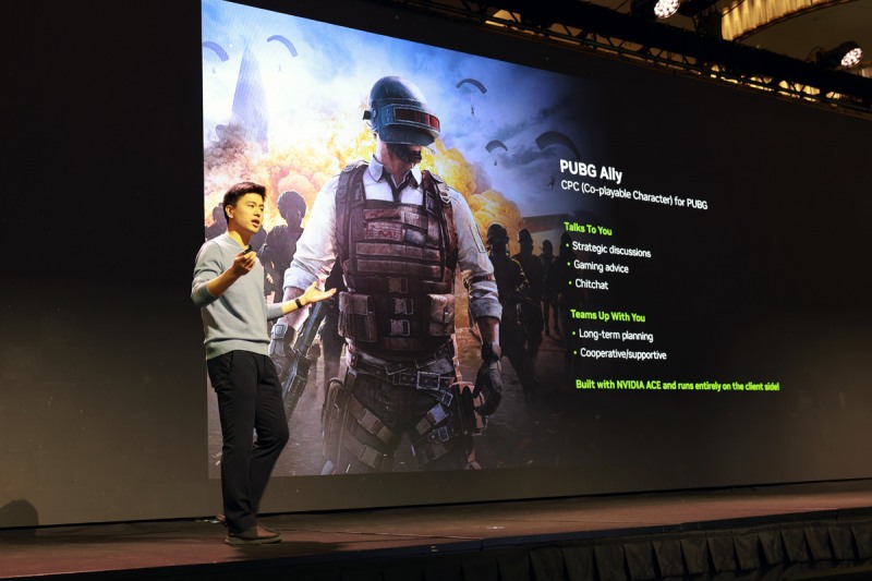 지난 2025년 1월 CES 2025 현장에서 CPC가 적용된 '펍지 엘라이'를 소개 중인 이강욱 CAIO(당시 딥러닝본부장, 제공=크래프톤).