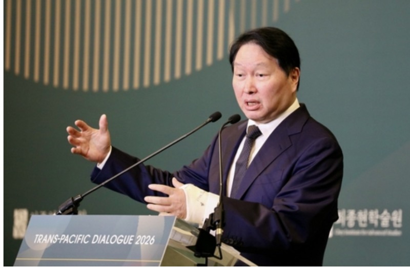 최태원 SK그룹회장은 20일(현지시간) SK하이닉스 올해 영업이익이 1000억달러를 넘을 수도 있다고 전망했다.