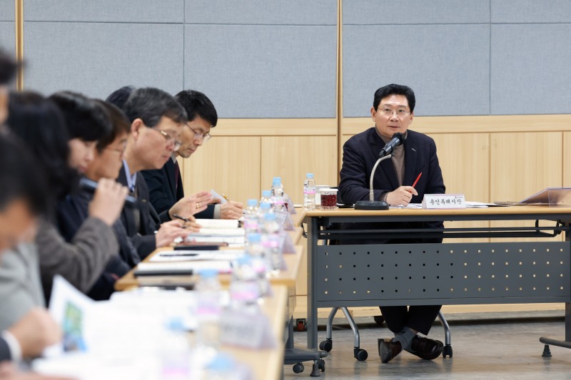 간부 공무원 회의에 참석한 이상일 시장