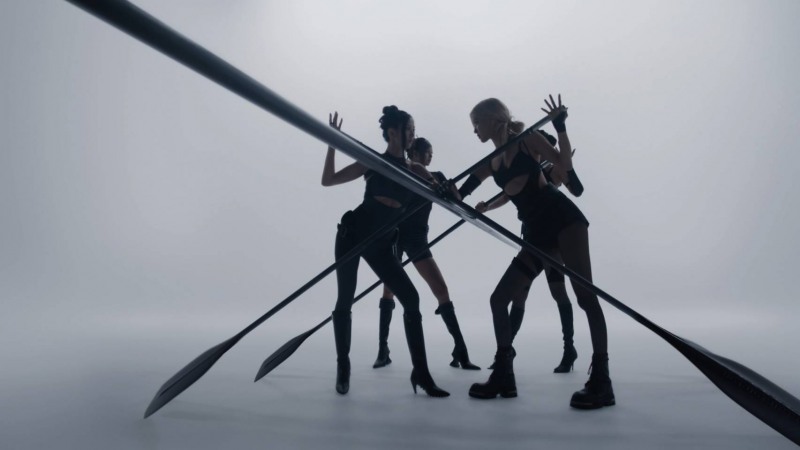 블랙핑크, 미니 3집 타이틀곡 ‘GO’ 뮤비 티저 공개…우주적 스케일로 담긴 초현실 영상미