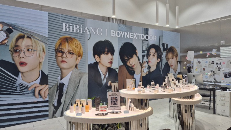 비비앙(BiBiANG), 보이넥스트도어와 ‘MZ 오피스’ 팝업...롯데월드몰서 선봬