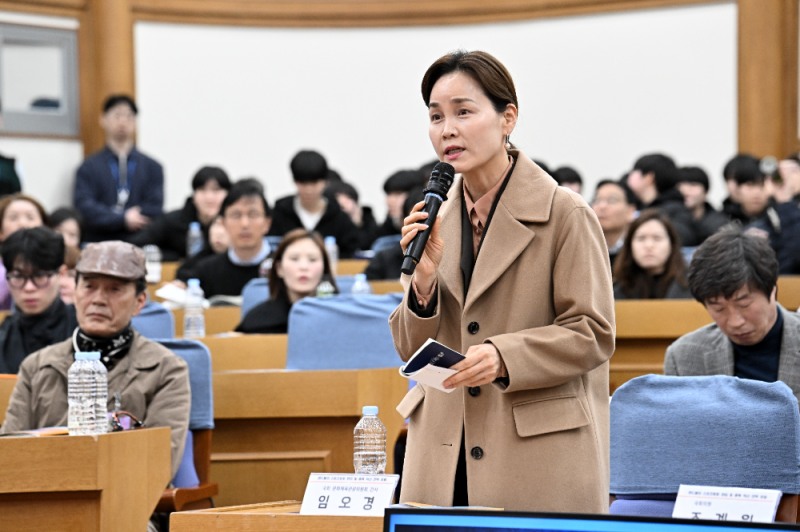 질의하는 임오경 국회의원