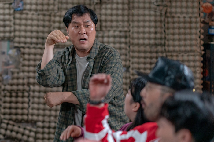 ‘메소드연기’ 윤경호, 이동휘와 대환장 티키타카 부라더 케미 폭발