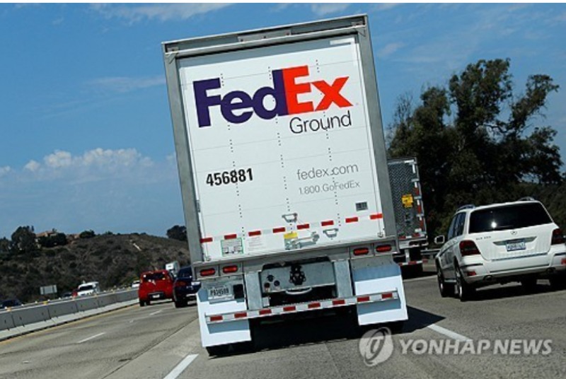 글로벌 물류기업 페덱스를 비롯해 로레알 다이슨 등 글로벌 기업들의 상호관세 반환 소송이 잇따르고 있다고 24일(현지시간) 로이터통신이 보도했다. 사진=로이터통신, 연합뉴스