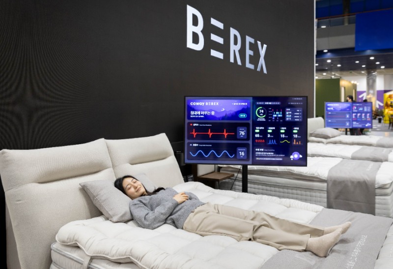 수면 분석을 진행하는 ‘코웨이 비렉스 수면센서 매트리스 S시리즈’