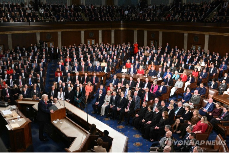 국정연설하는 트럼프 미국 대통령이 연방의회 의사당에서 국정 연설을 하고 있다. 사진=AFP, 연합뉴스