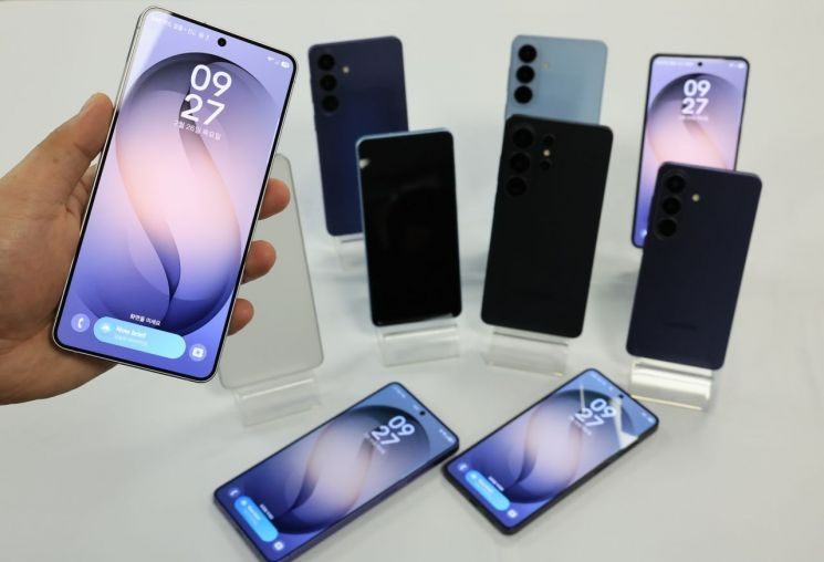 삼성전자의 갤럭시 S26, S26 플러스, S26 울트라 모델./ 사진=연합뉴스