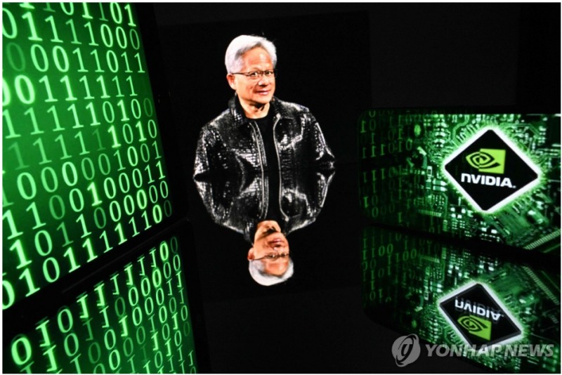 젠슨 황 엔비디아 CEO는 25일 CNBC와의 인터뷰애서 AI 발전이 SW시장을 위협할 것이라는 우려에 "시장이 잘못 판단한 것"이라고 지적했다. 사진=AFP, 연합뉴스