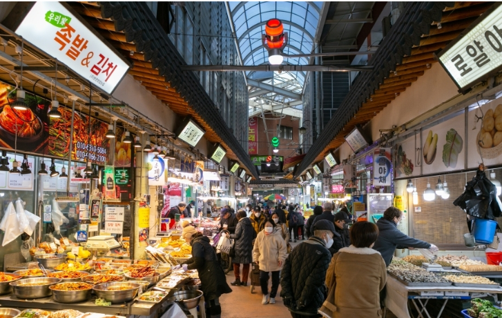 한은 “증시·수출 호조에도 소비 파급력 약화…회복세는 완만”