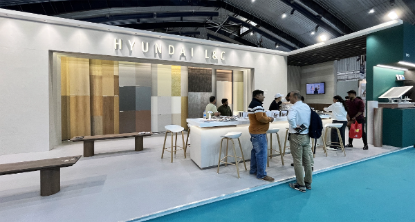 인디아우드 2026 내 현대L&C 부스 전경
