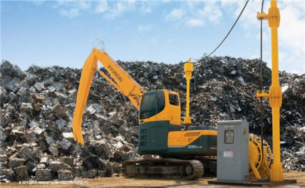 현대중공업(현 HD건설기계)이 2010년 세계 최초로 개발, 양산해 판매한 전기 굴삭기 ‘R300LC-E.’ 사진= HD건설기계