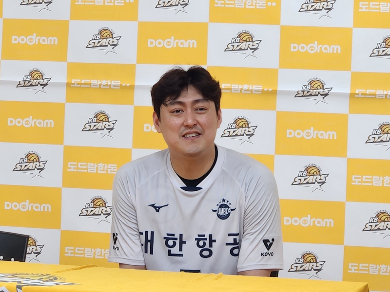 대한항공, 삼성화재 꺾고 선두 굳히기…헤난 감독 "매우 중요한 승리"