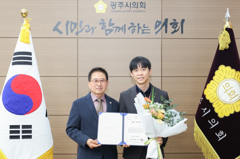 2월 칭찬공무원으로 선정된 교통시설팀 윤경중 지방행정주사보