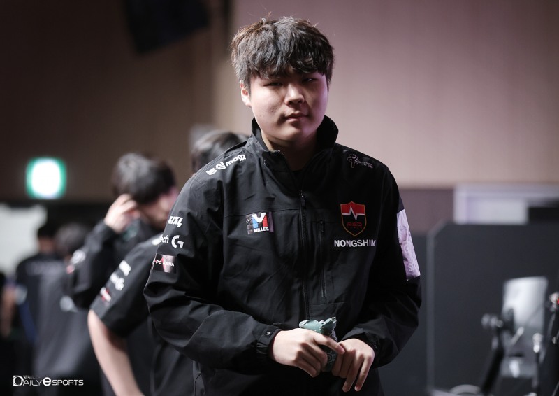 신짜오-제이스로 상대를 휘저은 농심이 2세트도 승리했다.