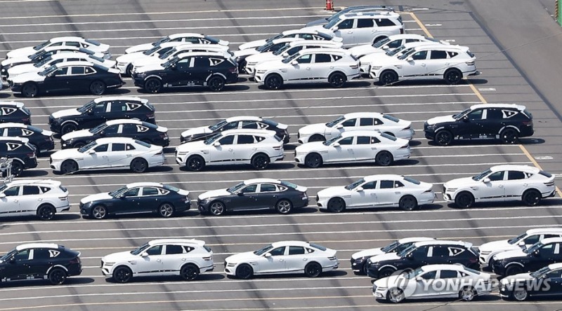 신영증권은 4일 현대차 기아의 2월 글로벌 판매가 부진했다며 변동성 관리가 필요한 시점이라고 지적했다. 사진=울산항 부두, 연합뉴스