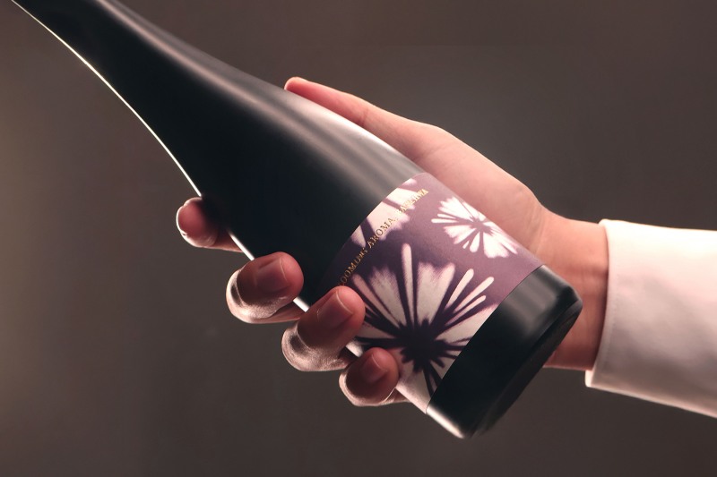 (▲ 프리미엄 막걸리 ‘지평백화’/ 사진=지평 제공)