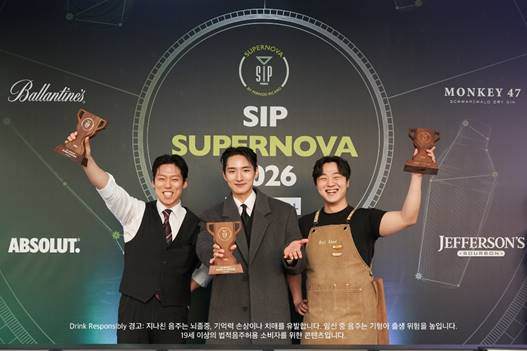 SIP 슈퍼노바 TOP 3 르챔버 안형준 바텐더, 소코바 박주성 바텐더, 장생건강원 최승민 바텐더(왼쪽부터)