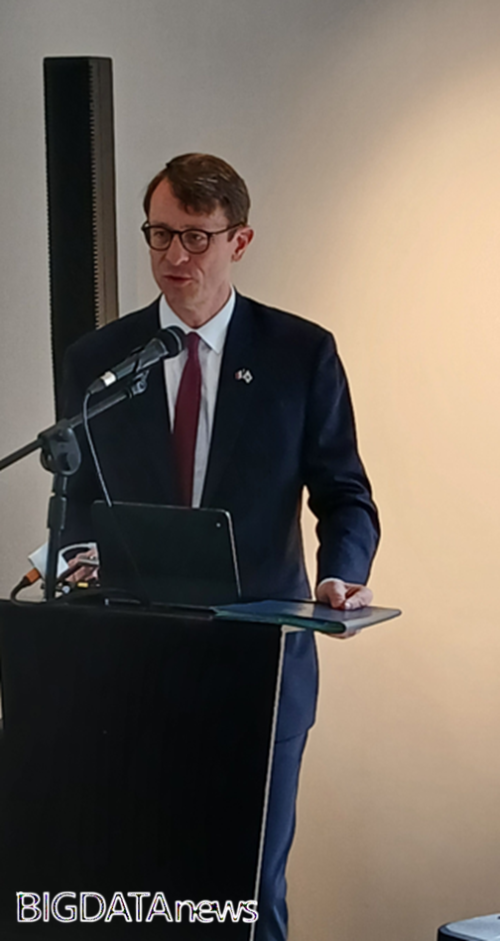 필립 베루트(Philippe Bertoux) 주한 프랑스 대사가 인사말을 하고 있다.