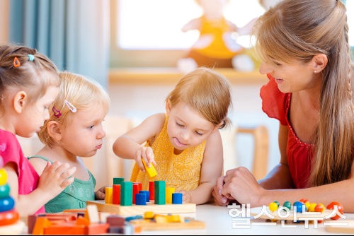 어린이집 등 단체생활 환경에서는 수족구병, 수두 등 소아 감염병이 쉽게 전파될 수 있다. (이미지 제공=클립아트코리아)