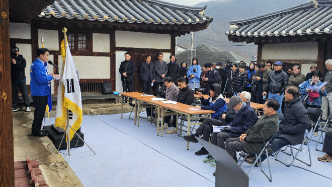 3월 6일 경기도 광주시 초월읍 해공 신익희 선생 생가에서 김석구 예비후보가 민선9기 광주시장 출마선언을 하고 있다.
