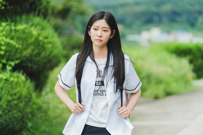 ‘샤이닝’ 김민주, 사랑스러운 햇살캐 등장…청춘 설렘 자극