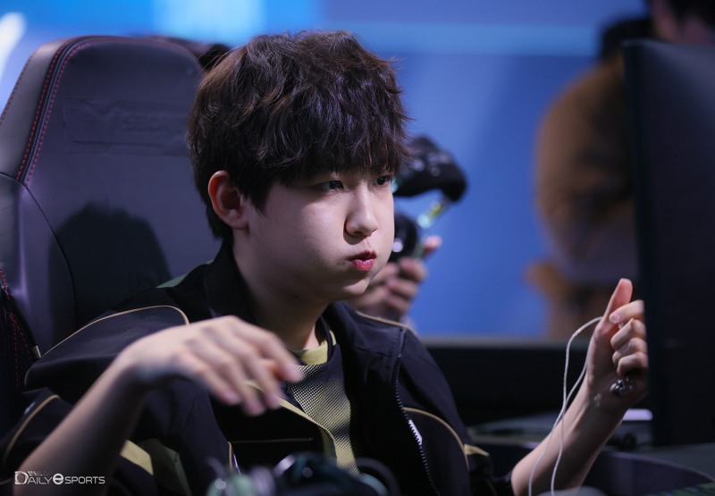 '원더08' 고원재가 3-0 완승으로 '찬' 박찬화와 만나게 됐다.