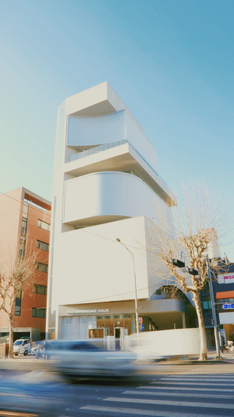 서울 강남구 대치동에 문을 여는 더한섬하우스 서울점 외부 전경