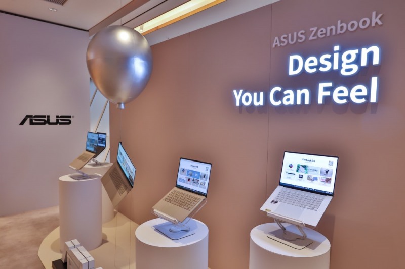 행사장에 전시된 젠북 시리즈 신제품.