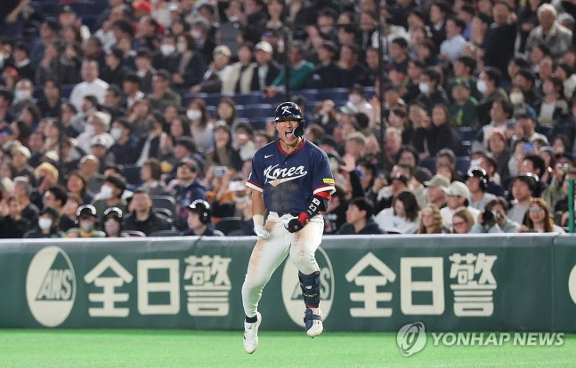 희생 플라이 득점에 기뻐하는 안현민 / 사진=연합뉴스