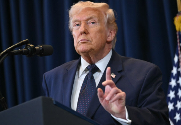 (상보) 트럼프 “이란 기뢰부설용 선박 10척 타격…추가 공격 나설 것”