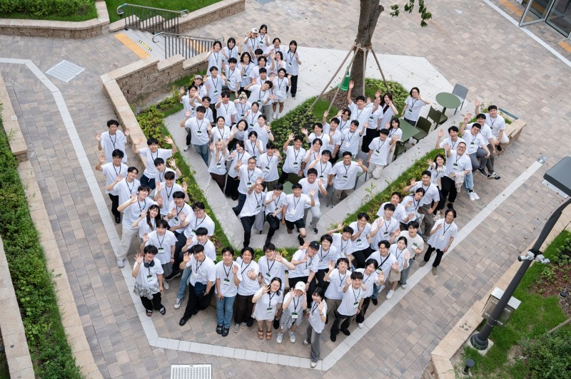 지난해 베터그라운드 유니벌시티 프로그램에 참석한 참가자들이 포즈를 취하고 있다. 사진=크래프톤