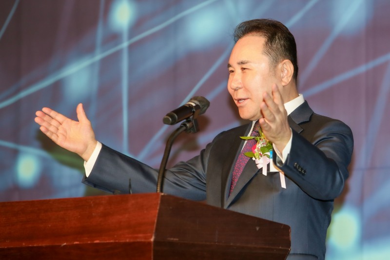 윤홍근 BBQ 회장, KIVA 서울외교자원봉사회 창립식 개최…국민 관심도 급상승