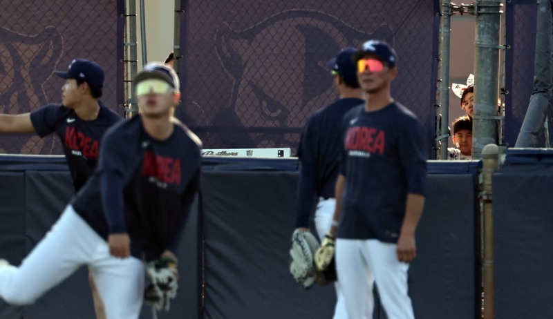 야구대표팀 지켜보는 교민들. 사진(마이애미=연합뉴스)