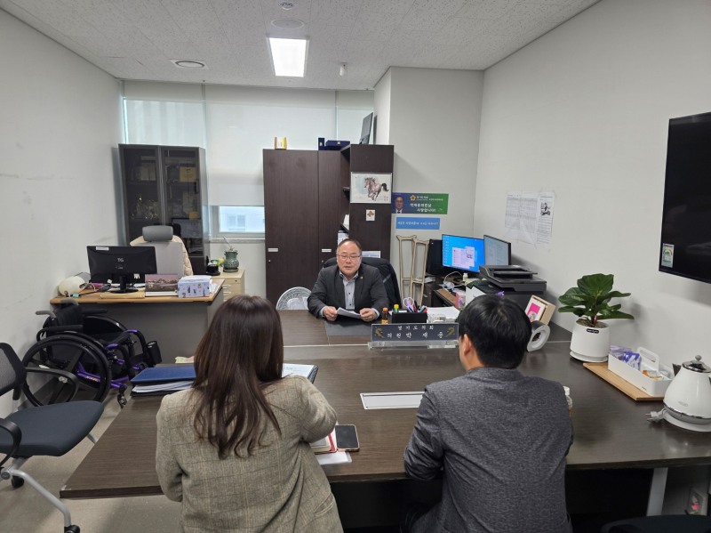 학교 체육관 무대 경사로 설치 확대 방안 논의