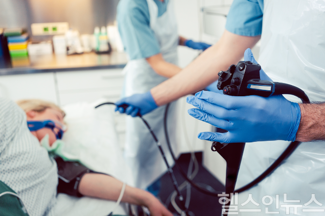 위내시경과 대장내시경 검사는 위암과 대장암을 조기에 발견하는 데 중요한 검사로 널리 시행되고 있다. (이미지 제공=클립아트코리아)