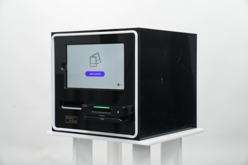 원픽스 스튜디오, 결제형 포토머신 ‘원픽스 X페이’ 출시… 무인 수익형 시장 공략