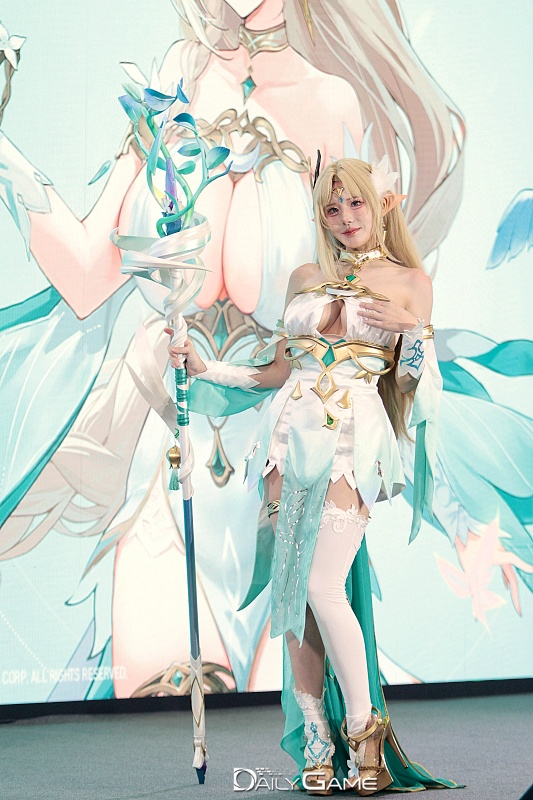 서포트 담당으로 추정되는 캐릭터 멧사를 코스프레한 '나리땽'.