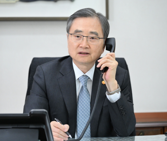 사우디 체류 국민 2700명...조현, 안전 귀국 지원 요청